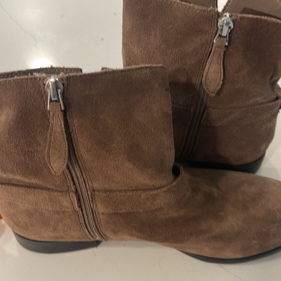 Like new Franco Sarto tan suede ankle boots size 8.5M - Picture 5 of 7